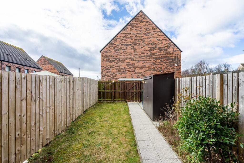 Bright, Modern 2 Bedroom House With Free Parking! * Édimbourg